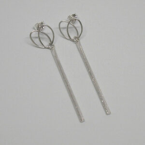 ELD3a Stud drops - silver heart petals, frosted rods